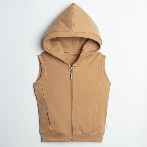 Kinderweste 222272 Olo Nicol karamellfarben mit Kapuze aus Baumwolljersey