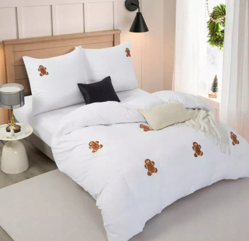 Niedliches Lebkuchen-Weihnachts-Mikrofaser-Bettwäscheset von Spod Igły i Nitki – weiß mit 3D-Lebkuchenapplikationen, Reißverschluss