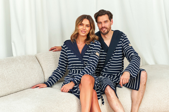 7225 Doctor Nap Damenbademantel – Eleganz und Komfort für jeden Tag – Marine