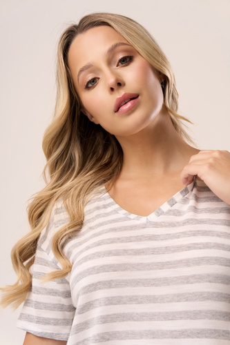 Serina Babell Bluse, helle Streifen – Viskose, kurze Ärmel, V-Ausschnitt | stilvoll und komfortabel