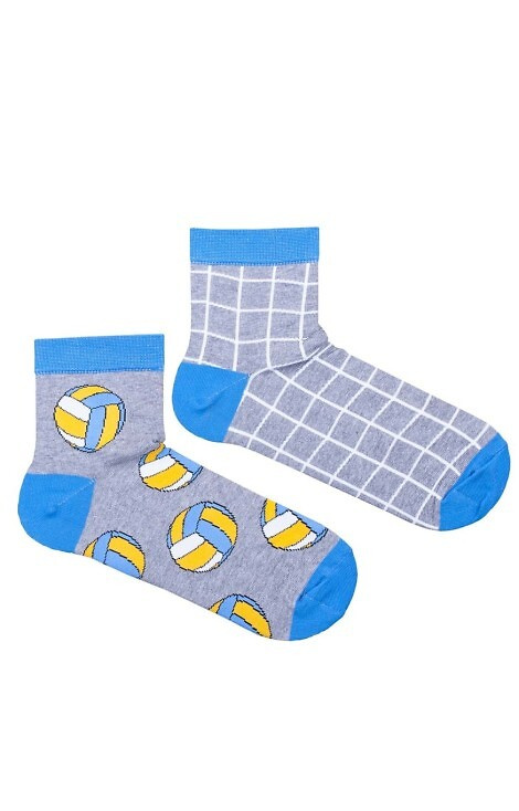 Herrensocken Milena 1153-041 – „Volleyball ist ein Missverhältnis“ | Buntes Muster, Baumwolle, polnische Produktion