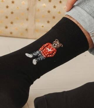 0125.099 Teddybär im Pullover Milena Herrensocken – schwarz