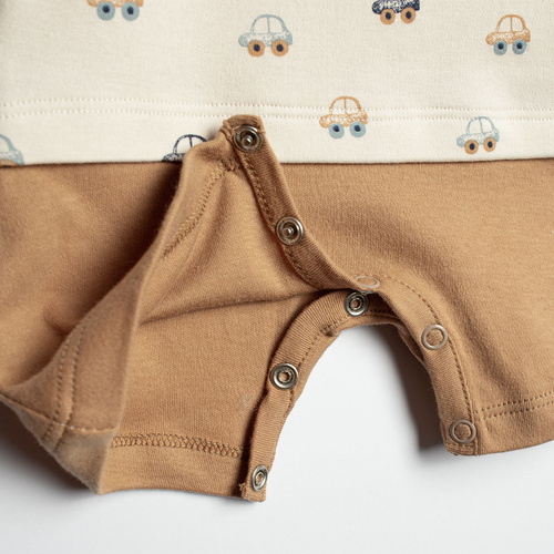 Nicol Olo 221153 Jungen-Romper mit Autos, 100% Baumwolle, Karamellfarben