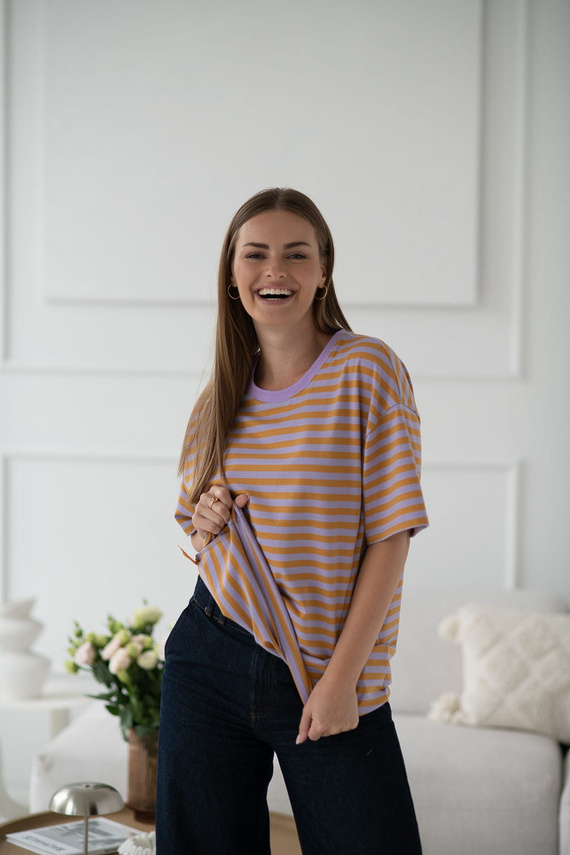 Mamahood Milk&Love Schwangerschafts- und Still-T-Shirt, honigfarbene und lila Streifen – bequem und stilvoll