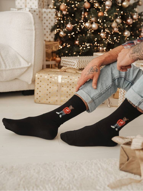 0125.099 Teddybär im Pullover Milena Herrensocken – schwarz