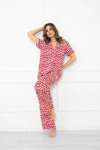 Ksenia – Damen-Baumwollpyjama mit Herzmuster, Hemd mit Knopfleiste, lange Hose mit Taschen | Italian Fashion