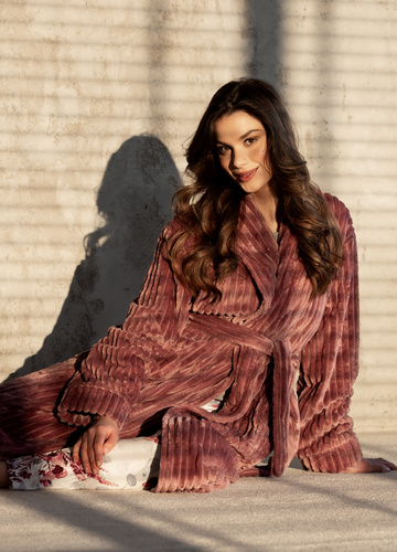 One And Only Langer Damenbademantel Momenti Per Me rubinrot