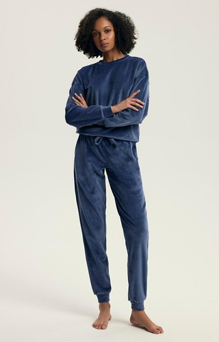 43722 Marineblauer Damenpyjama von Delanie Henderson – Samt, lange Ärmel und Hose