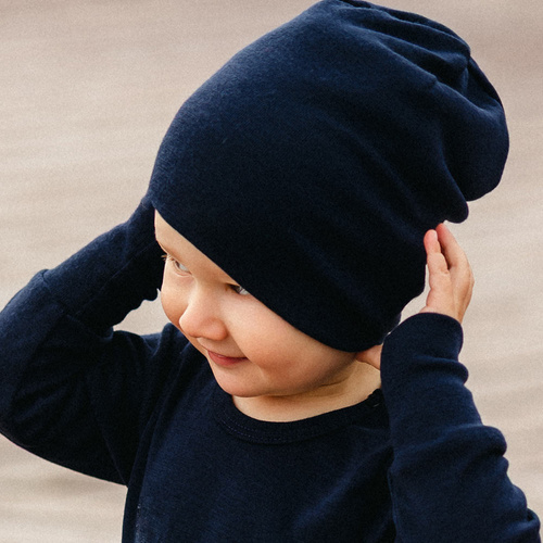 Eevi Babymütze aus Merinowolle – Marineblau, weich und atmungsaktiv