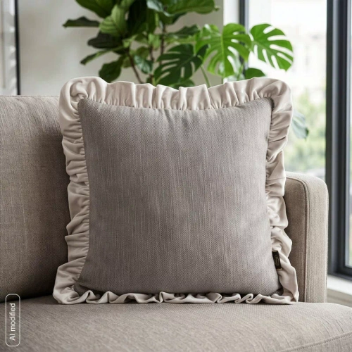 Eurofirany Elvara dekoratives Kissenbezug 45x45 Velours mit Rüsche - beige
