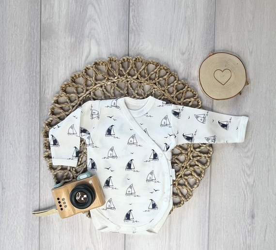 Babybody BD16026 Boote – Baumwollbody mit langen Ärmeln für Babys