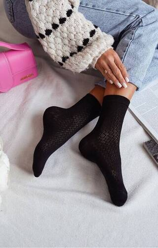 0989-006 Durchbrochene Damensocken Milena – schwarz