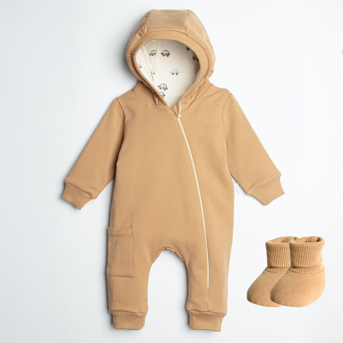 Jumpsuit aus Sweatstoff 222271 Olo Nicol karamellfarben mit Kapuze, Futter und Schuhen