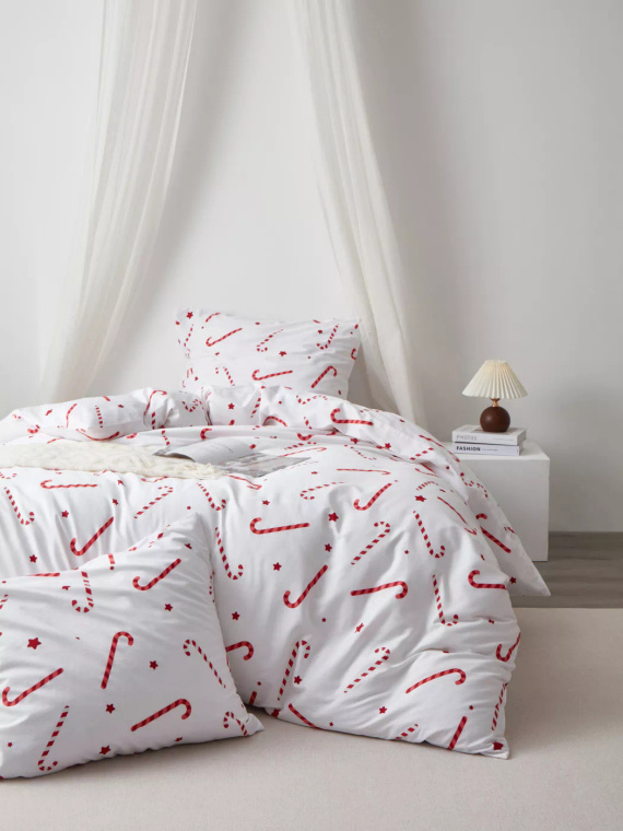Weihnachtsbettwäsche „Candycanes“ aus Baumwollsatin von Spod Igliły i Nitki, weiß, rot, süß – elegant und weich