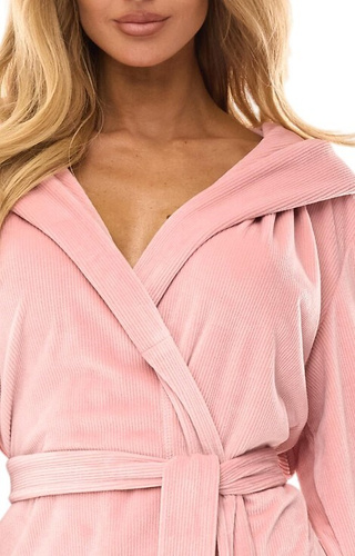 2509 Szlafrok damski L&L Luna krótki z kapturem pudrowy róż – wygodny i lekki