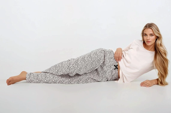 Beigefarbener Damenpyjama von Impressive You Momenti Per Me