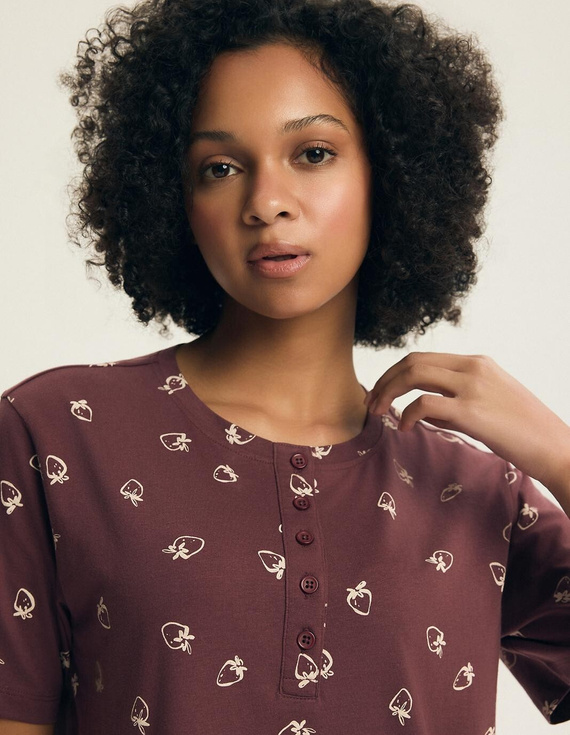 Nachthemd Henderson Evika 45304 – Baumwolle, Erdbeer-Print, Knöpfe