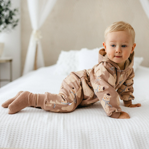 Beary Cool Sweatsuit – beige, mit Kapuze, ohne Füße