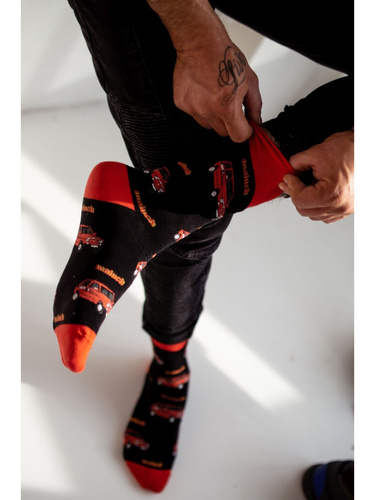 0125-058 Maluchy 126p Milena Herrensocken – schwarz rot