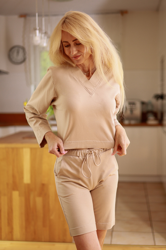 Diego - Damen-Set: Sweatshirt + Shorts, 95 % Baumwolle 5 % Elasthan | Polnische Marke Mirale – Beige