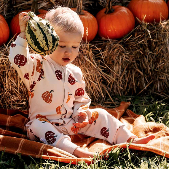 Eevi Halloween-Kinderclown – Ecru, Kürbisse, ohne Füße, Baumwolle