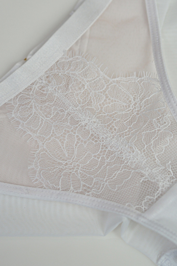 Mediolano Pure 19260 weiße elegante Damen Brazilian Slip aus Spitze