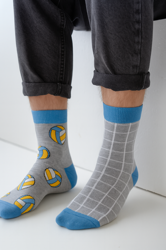 Herrensocken Milena 1153-041 – „Volleyball ist ein Missverhältnis“ | Buntes Muster, Baumwolle, polnische Produktion