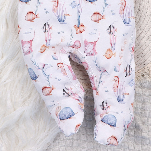 ABN-5480 Underwater World Nini Baby-Schlafanzug – Bio-Baumwolle, geschlossene Füße