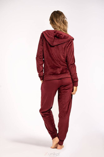 Sie haben ein einzigartiges burgunderfarbenes Trainingsanzug-Set