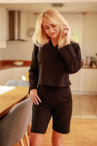 Diego - Damenset: Sweatshirt + Shorts, 95 % Baumwolle 5 % Elasthan | Polnische Marke Mirale – schwarz