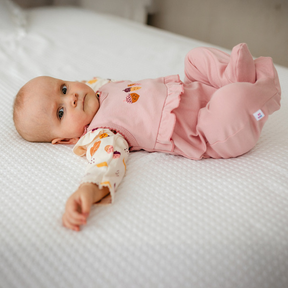 Fluffy Tails Eevi Baby-Schlafanzug – Rosa, Baumwolle