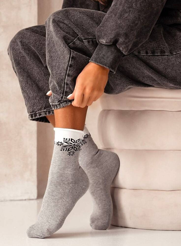 0071-007 Snowflake Unique Damen Weihnachtssocken Milena – helle Melange