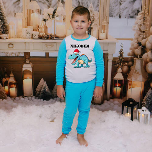 SKU P16 Weihnachtspyjama für Kinder mit einem Dinosaurier und dem Namen Moocha, blau