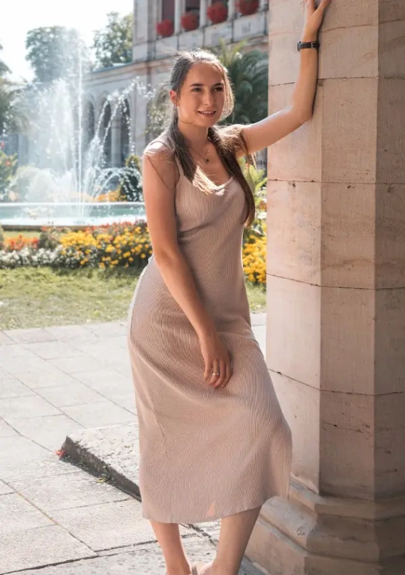 DK-K-P7 DKaren Baumwollkleid – Cappuccino