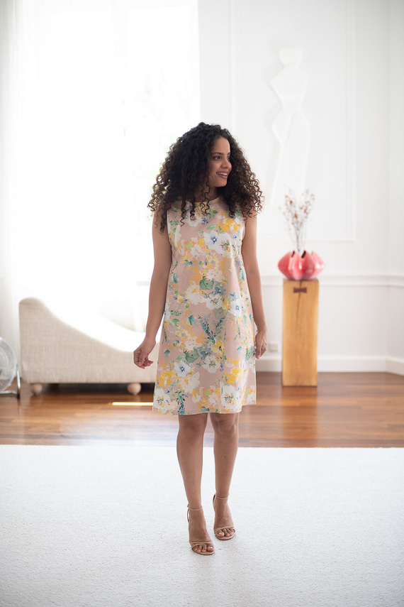 Mama MiA! Milk & Love Umstands- und Stillkleid aus Baumwolle, beige mit Blumenmuster
