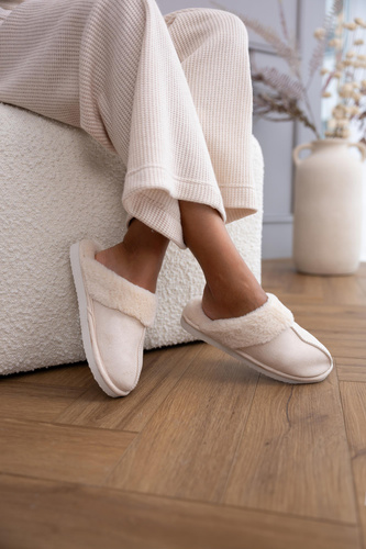 Tiffanny Sensis Hausschuhe – Damen-Hausschuhe aus Puffstrick und Wildlederimitat | Geschlossene Zehen, versteifte Sohle