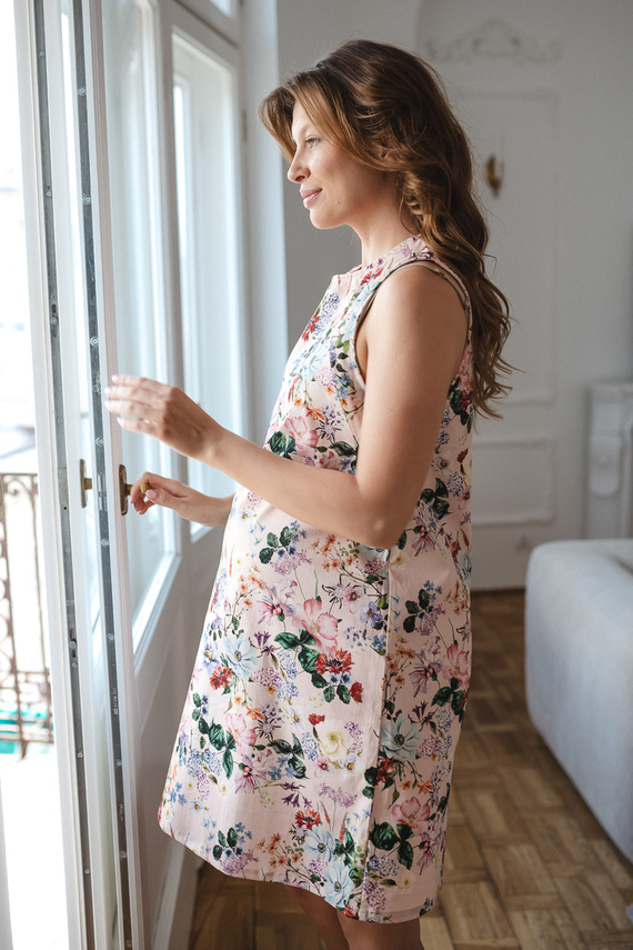 Mama MiA! Milk & Love Baumwoll-Kleid für Schwangerschaft und Stillzeit, puderrosa mit Blumenmuster