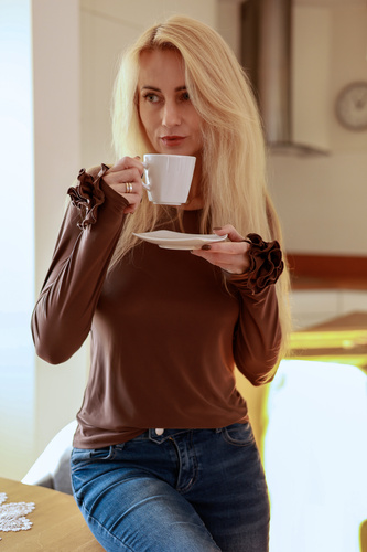 Bluse Nessy Mirale aus Mikrofaser – Damenbluse mit dekorativer Rose