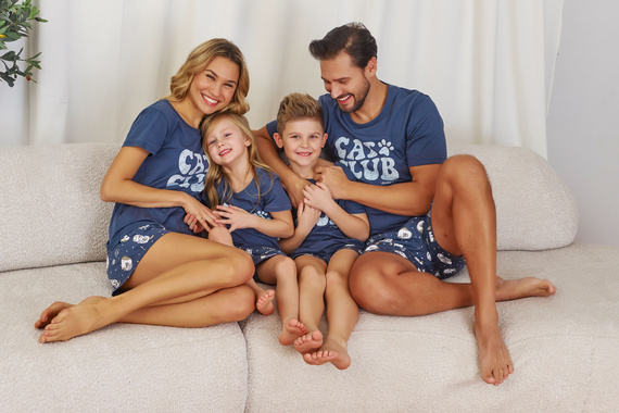 7205 „Cat Club“ Unisex Doctor Nap Kinderpyjama – tiefblau
