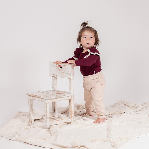 217098 Alisa Nicol Baumwoll-Body mit langen Ärmeln – Burgunderrot, Rüschen