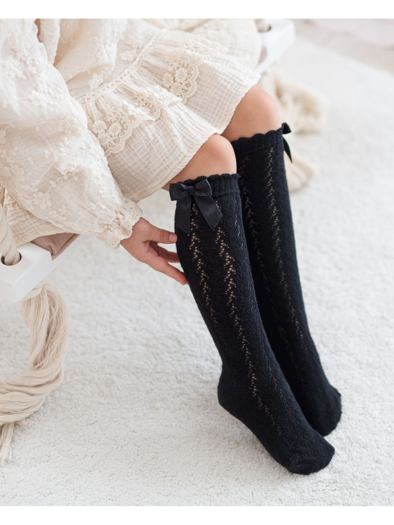 1382 Kinder-Kniestrümpfe mit Schleife und Lochmuster – Baumwolle, Modell Milena, Schwarz