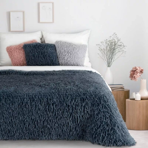 Adore Blanket, zottelige, pelzige Tagesdecke von Eurocurtains, Marineblau