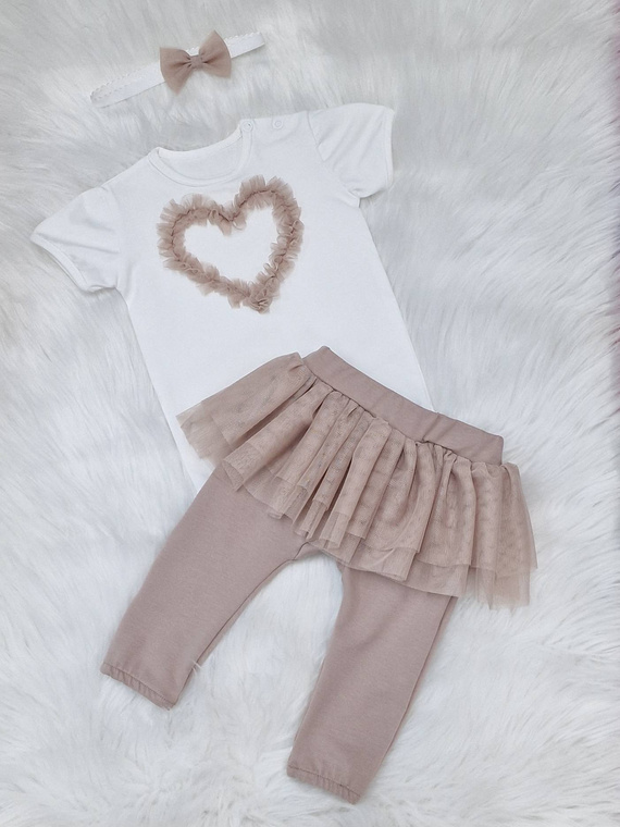 Mia Bambarillo Body mit kurzen Ärmeln, beiges Herz