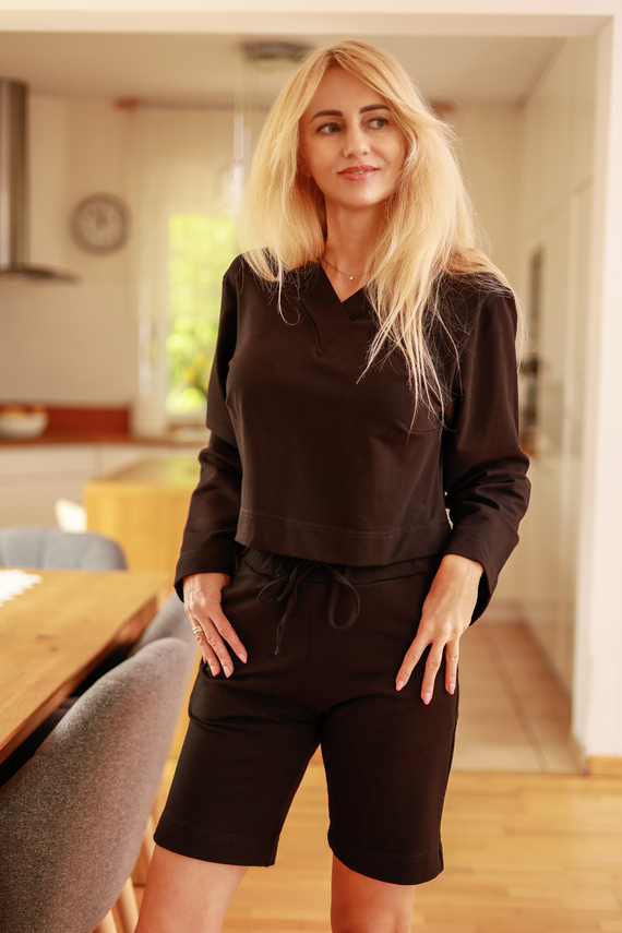 Diego - Damenset: Sweatshirt + Shorts, 95 % Baumwolle 5 % Elasthan | Polnische Marke Mirale – schwarz
