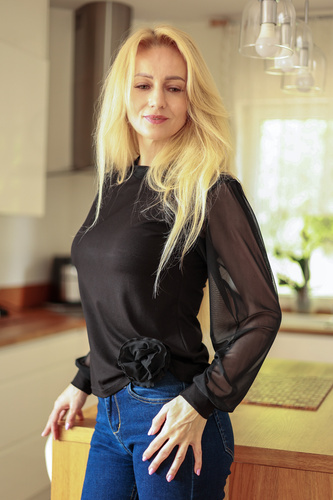 Mirale Freya Damenbluse aus Viskose mit Tüllärmeln und Stehkragen, elegant – schwarz