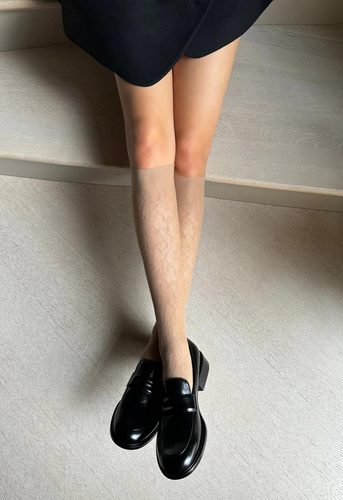 Damen-Kniestrümpfe Bellarosa Veneziana – Ajour-Kniestrümpfe mit floralem Muster, Leichtigkeit, Eleganz und druckfreier Komfort