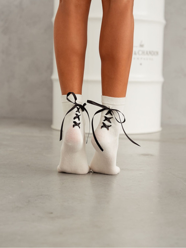 1597.001 Milena Damen-Schnürsocken – ecru