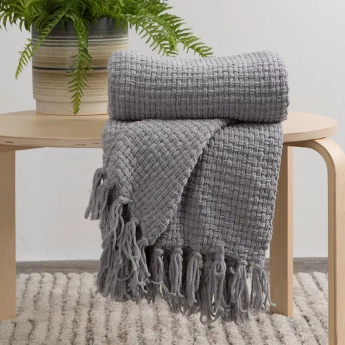 Suzi Decke, Tagesdecke, gewebt mit Fransen, Eurocurtains, grau