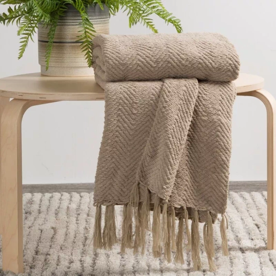 Milo Decke Tagesdecke mit Fransen Eurocurtains beige