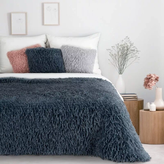 Adore Blanket, zottelige, pelzige Tagesdecke von Eurocurtains, Marineblau